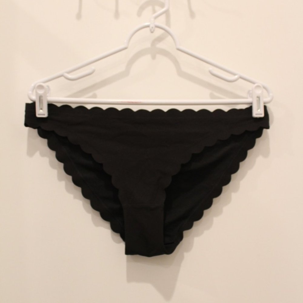 Scalloped Black Bikini Bottoms (Size L)